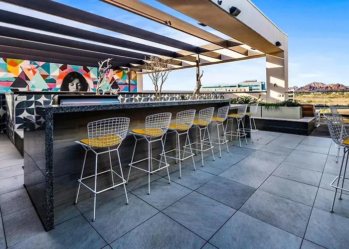 Escape To Trendy & In Vogue 2 Bedroom Town Apartment