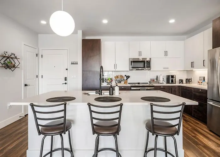 Apartment Escape To Trendy & In Vogue 2 Bedroom Town *