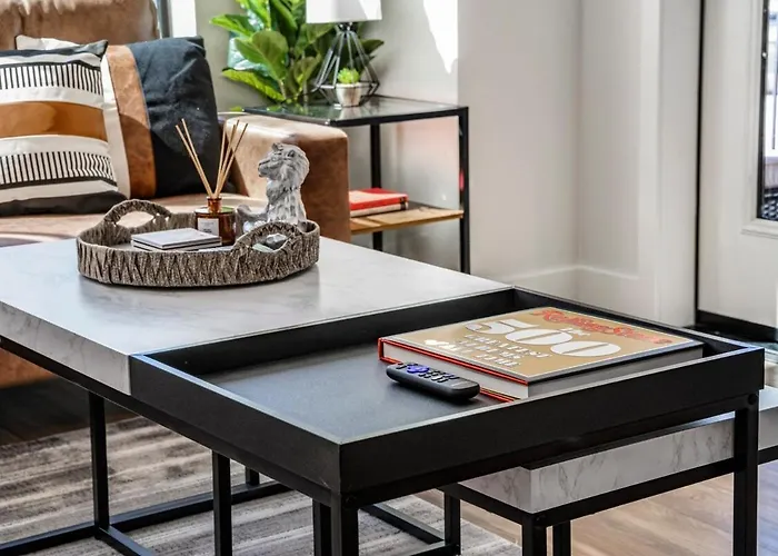Escape To Trendy & In Vogue 2 Bedroom Town * Tempe