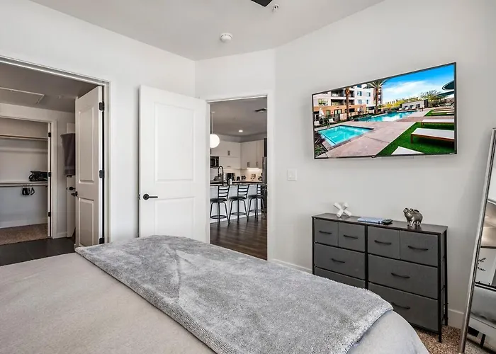 Escape To Trendy & In Vogue 2 Bedroom Town *