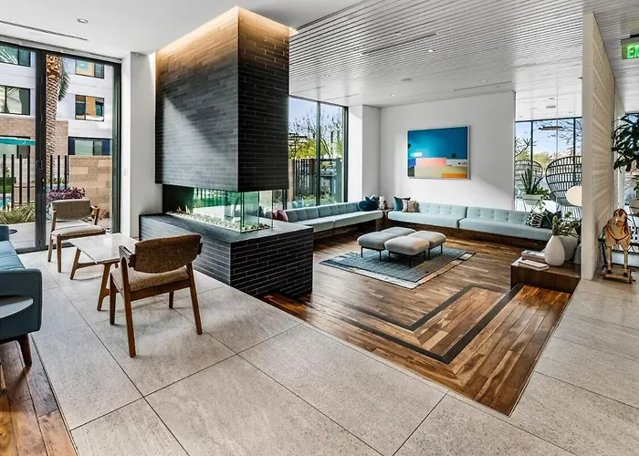 Escape To Trendy & In Vogue 2 Bedroom Town * Tempe