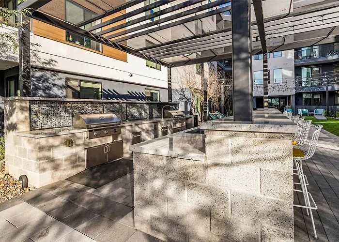 Escape To Trendy & In Vogue 2 Bedroom Town * Tempe