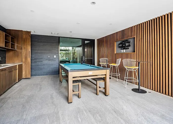 Apartment Escape To Trendy & In Vogue 2 Bedroom Town *